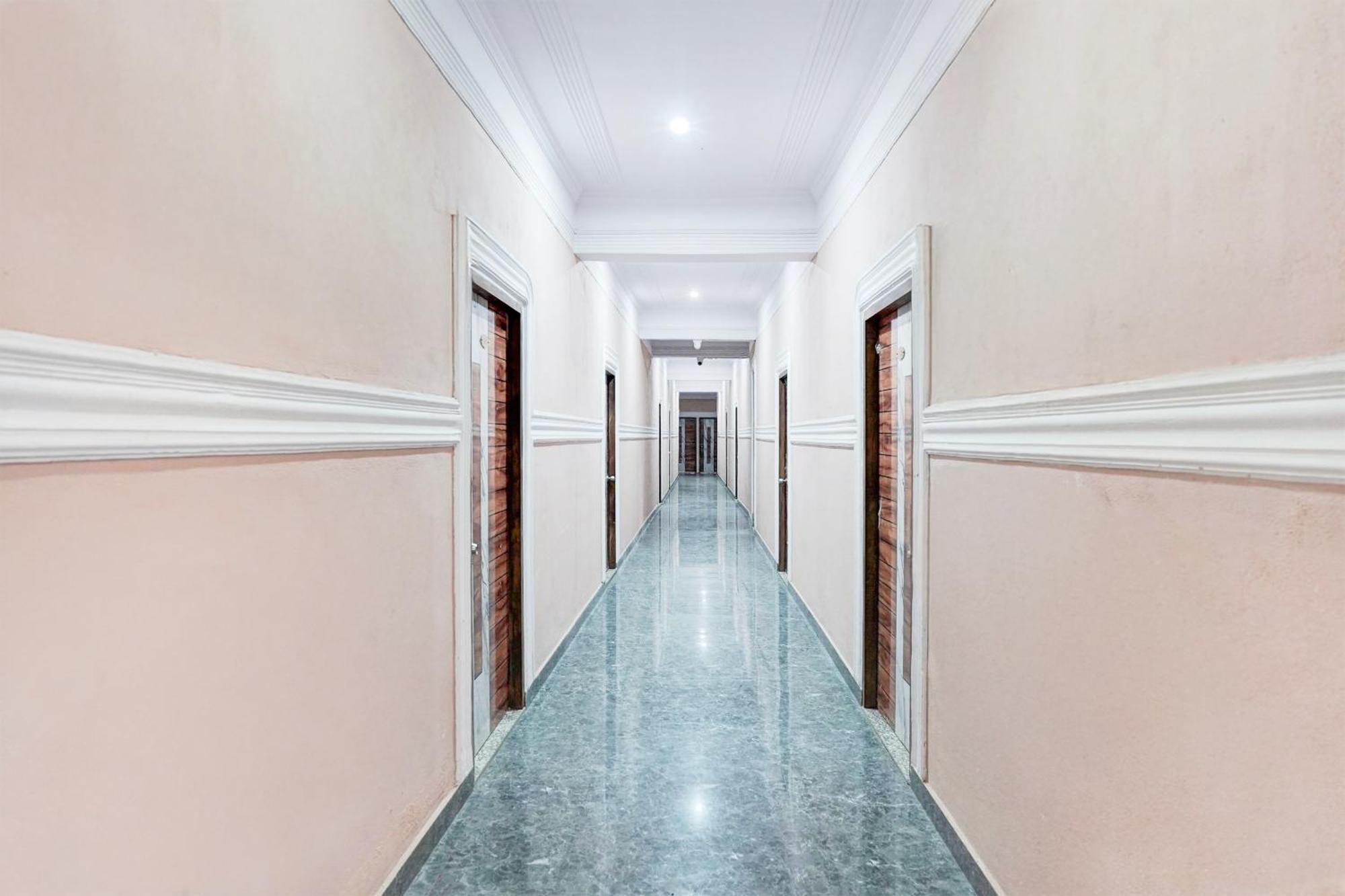 גרייטר נוידה Collection O Shandilya Grand Residency מראה חיצוני תמונה