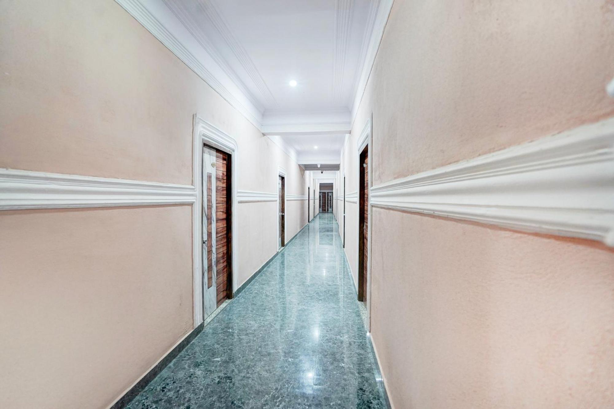 גרייטר נוידה Collection O Shandilya Grand Residency מראה חיצוני תמונה